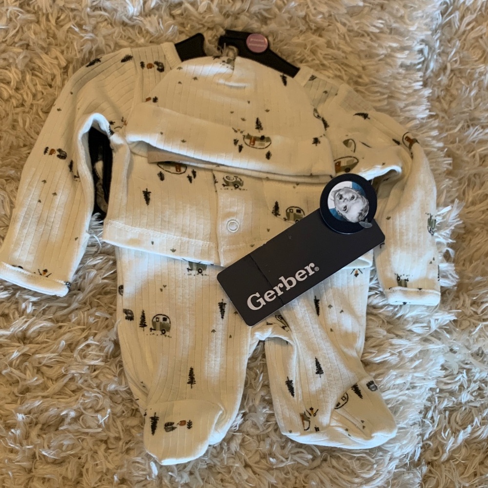 Gerber White Patterned 3 piece Baby Footie outfit for preemie NWT